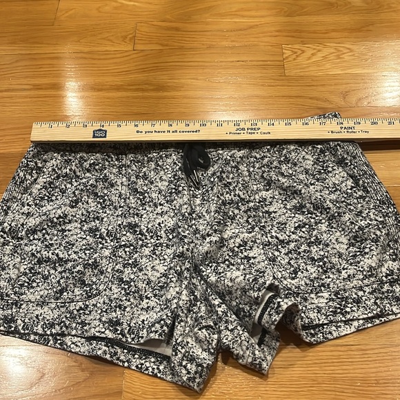 Athleta women’s shorts size xlarge. - Picture 4 of 10